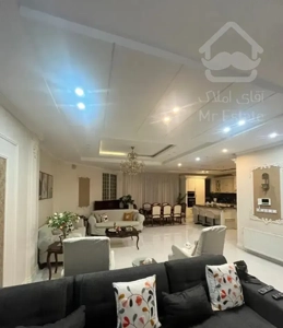 آپارتمان ۱۶۸ متری شیک