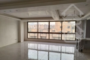 آپارتمان نوساز، سالن پرده خور و غرق نور