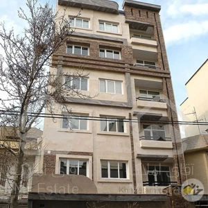 آپارتمان ١٣٠متری /سه خواب /فول امکانات /وامدار