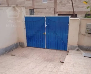 خانه حیاط دار دوطبقه فقط طبقه دوم بفروش میرسه.