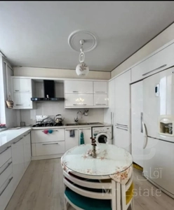 بلوار شمالی ۹۴ متری طبقه ۲ دو خوابه