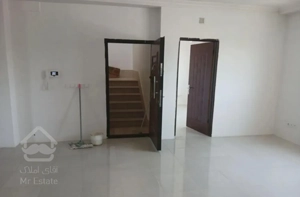 یک واحد مسکونی در معراج 13