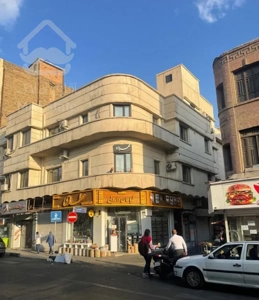 خوابگاه دخترانه نفیس، ده قدمی مترو دروازه دولت