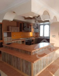 ۲۱٠متر تجریش*فوق شیک و ۴پارکینگ مهمان و تراس*