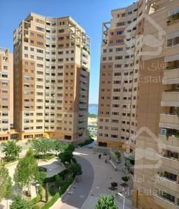 145 متر، میدان دریاچه، مجتمع عرفان