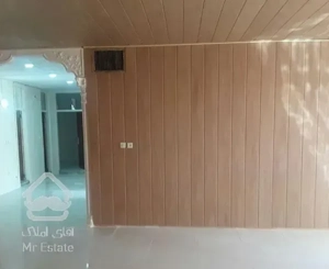 آپارتمان دارای سه اتاق و یک حال و یک پذیرایی زیبا