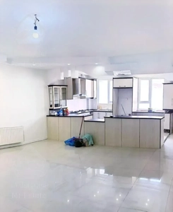 ۸۳ متر/اکبری/اقداشی/قاسمی/باغ انگوری