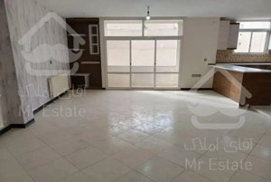 آپارتمان ۱۴۰متری طبقه دوم