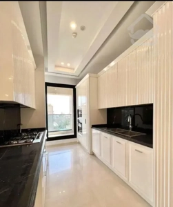 ۲۷۰ متر / ۳ خواب / ۳ پارکینگ / کلید نخورده