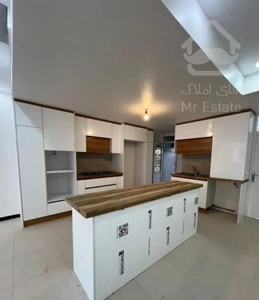 فروش آپارتمان ۱۱۰ متری ۲ خوابه طبقه ۲ در فاز ۱