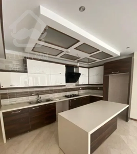 آپارتمان ۹۰ متر رو به خیابان گیشا