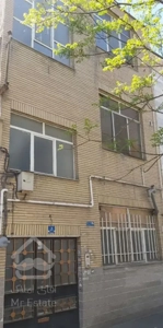 ** آپارتمان ویلایی دربست دو طبقه و نیم **