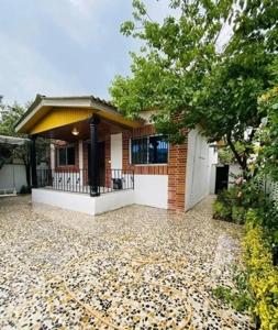 ویلا باغچه سرسبز شهرکی سند تک‌برگ