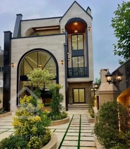 دوبلکس نماانگیلیسی*  استخرداخلی 340متر*  جنگلی