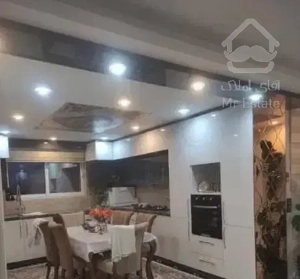 آپارتمان ۲۰۰متری/سه خواب/لوکیشن برند طالقانی