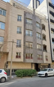 اوایل هنرستان / آپارتمان ۱۰۲ متری/تاپ لوکیشن