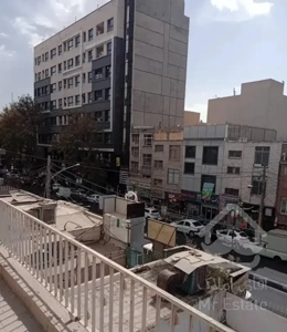 135متر تجاری و مسکونی برخیابان اصلی شمشیری