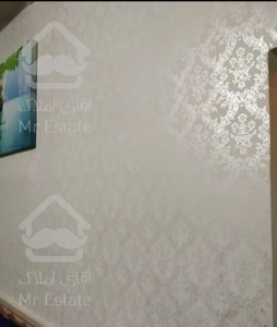 طرح کاغذ دیواری و رنگ و بتونه