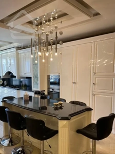 فروش آپارتمان ۱۷۲ متر محمودیه/ ۲ پارکینگ سندی