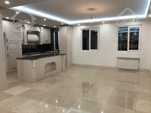 83 متر . 7 ساله . دو بر افتابگیر . چهارباغ شرقی