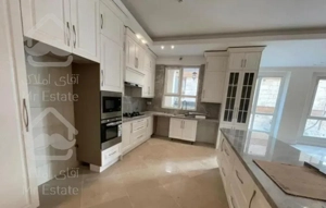 نیاوران ۱۸۵ متر ۳ خواب کلید نخورده