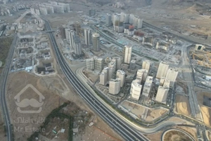 100 متر مبله دور میدان اصلی دریاچه