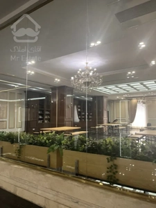 فرش آپارتمان مسکونی مجلل 177 متری سه خواب با حیاط خلوت 70 متری