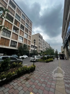 رهن و اجاره مغازه 69متری در نزدیک به مترو حسین آباد با پاخور عالی