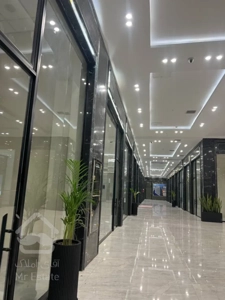 رهن و اجاره مغازه 16 متری در نزدیکی مترو حسین آباد با پاخور خوب