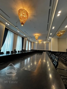 واحد اداری در مرکز کسب و کار برند