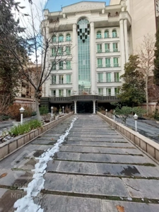 رهن آپارتمان 137 متری در زعفرانیه