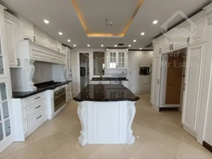 رهن آپارتمان 320 متری در زعفرانیه