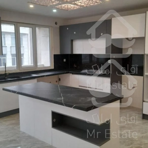 ۹۵ متر/سالن پرده خور/فول امکانات/بلوار لاله