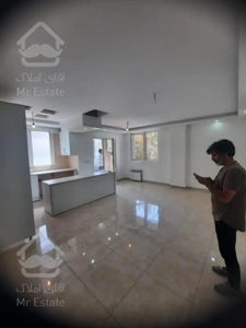 ۹۰ متر فول امکانات رو به آفتاب در سازمان برنامه