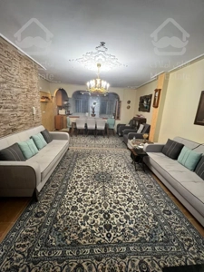 ۹۷ متر /بشدت خوش نقشه/پارکینگ انباری بالکن/چهارباغ شرقی