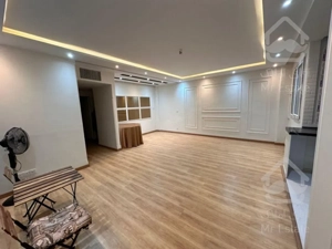 ۷۰ متر فول رو به آفتاب در سازمان برنامه