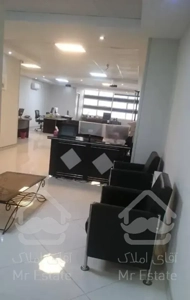 130متر مربع / با کاربری اداری/ خیابان شریعتی عظیمه