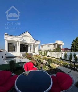 فلت ۳۰۰ متری استخر و جکوزی با ویو ابدی جنکل و کوه