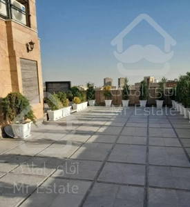 ۱۴۳ متر نوساز  /  ۲ پارکینگ سندی