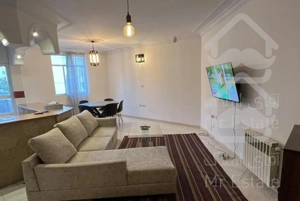 ساختمان تمیز اطراف ساختمان جای پارک فراوان