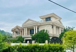 کاخ ویلا نما سنگ 350متری دل جنگل ماهان