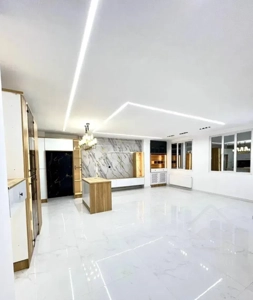 ۸۰متری خوش نقشه و شیک*پارکینگ سندی*فول