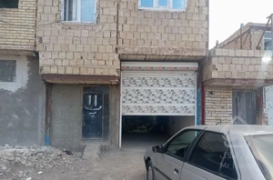 خانه نیمه ساز طبقه همکف با پارکینگ اختصاصی