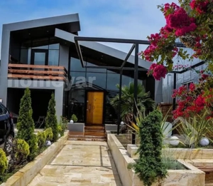 ویلا نیم دوبلکس ۲۸۸متری استخرداخل مبله با جکوزی