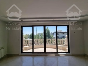 ۳۵۰ متر / ویلایی ۱ از ۲ / شهرک غرب / مارکدار / تراس قابل چیدمان / ۲P