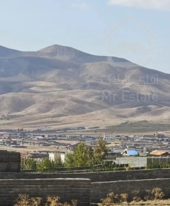 ۳۰۰متر چهار دیواری گرمابسرد با امکانات آب برق گاز