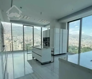 ۱۳۰ متر/بهترین لوکیشن شهران/سرمایه گذاری