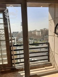 88 متر . 8 ساله . کم واحد . چهارباغ