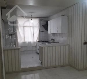 ۵۵متر اردلانها روبه آفتاب کم واحد طبقه ۳ سند دار