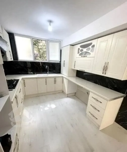 روبرو دانشگاه علوم پزشکی،۸۰متر، ۲خواب، فول بازسازی